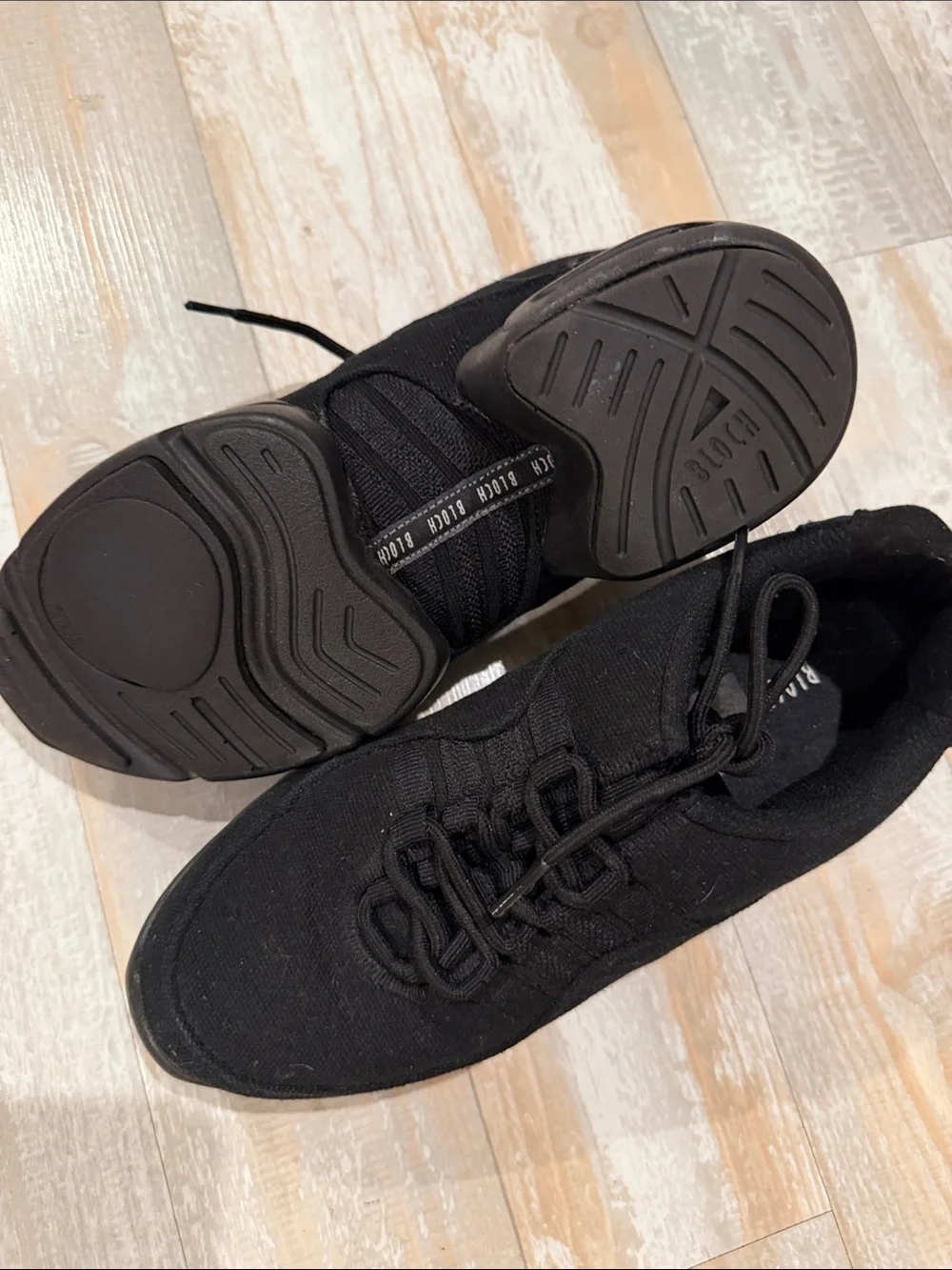 Black split sole dance sneakers NWT